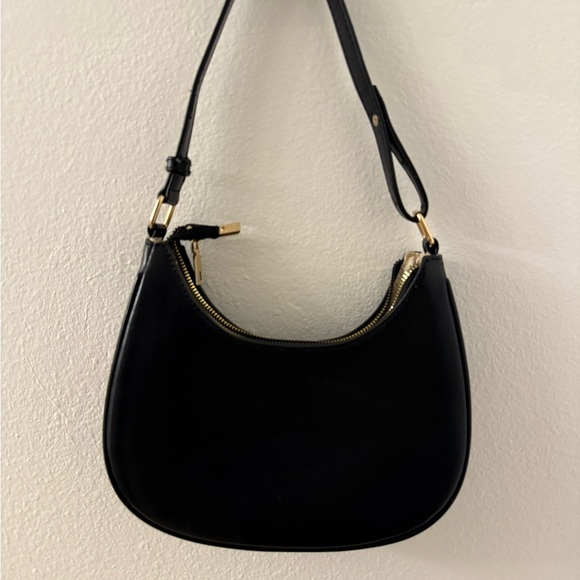 Source Unknown Handbags - Black and Gold Shoulder Bag
